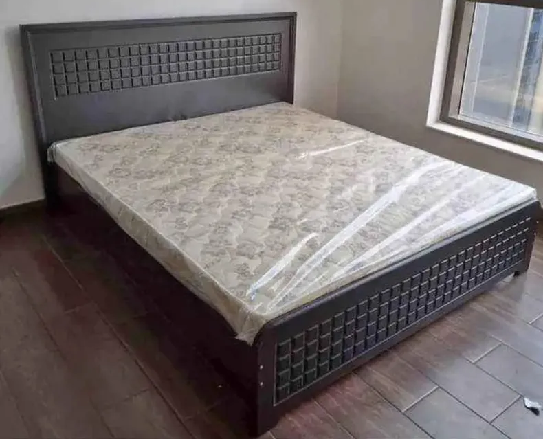 I'm selling brand new king size wooden bed-pic_3
