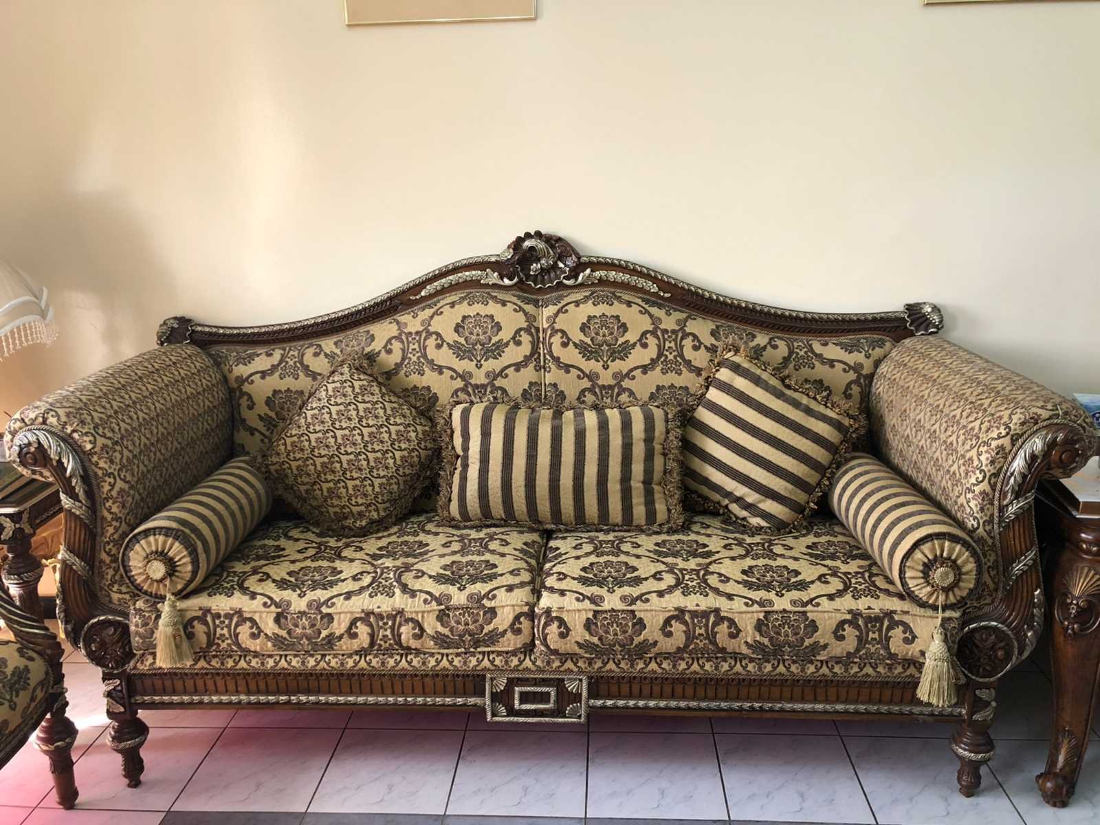 Al Barai used furniture company in Dubai-image