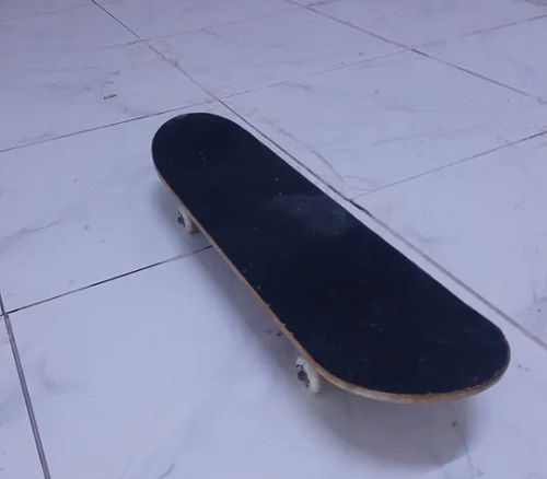 skateboard for sale used for 1 month only