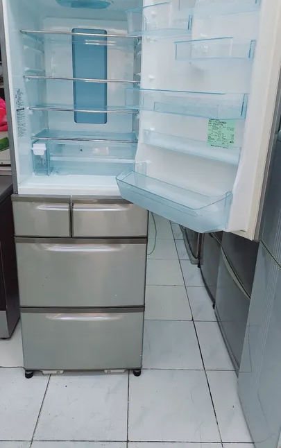 Toshiba fridge freezer big size ice maker excellent condition-pic_3