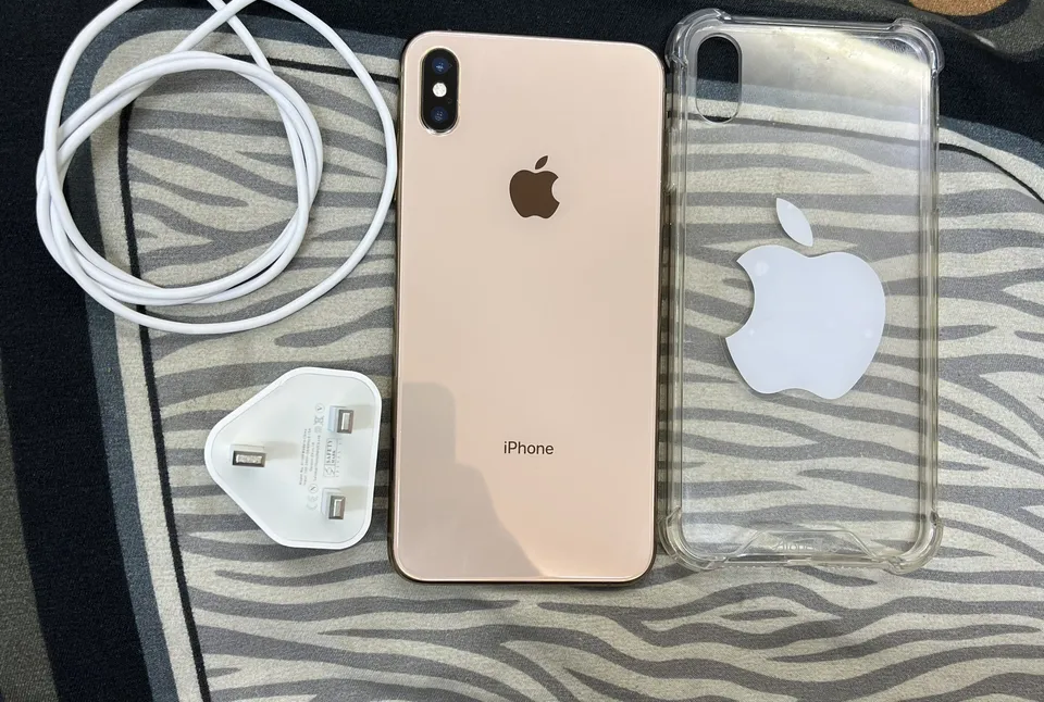 Apple iPhone XS MAX 512 Gb very clean with charger