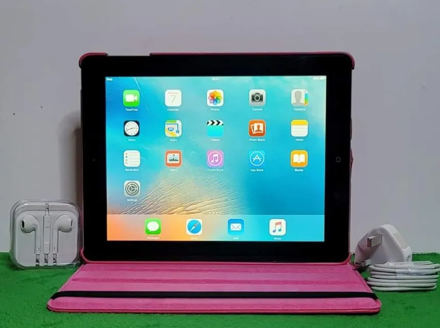 iPad 2 16gb with accessories-pic_2