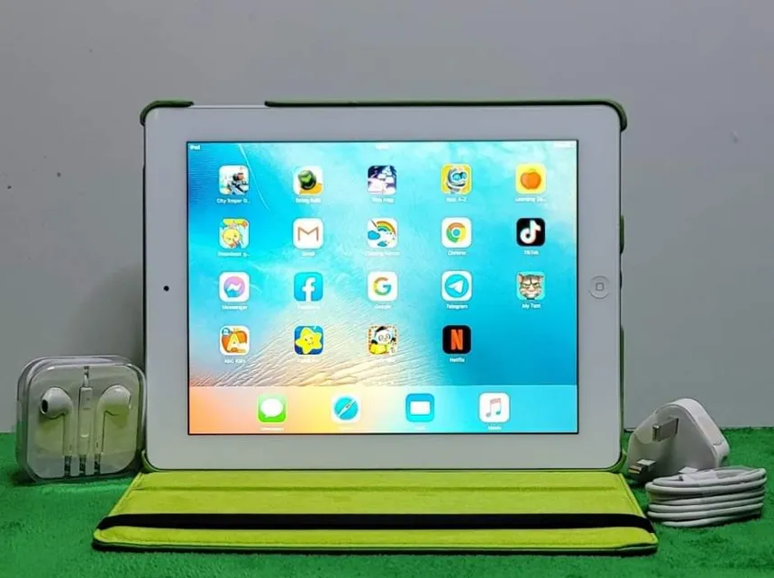 iPad 2 16gb with accessories-pic_3