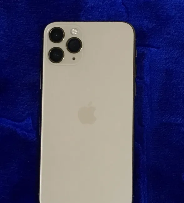 AirPods (3rd generation) + Iphone 11pro - 256 gb - 90% battery
