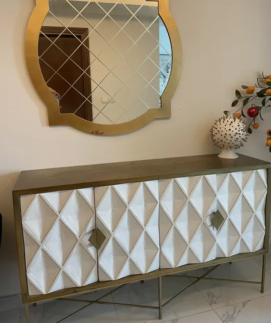 Entrance table with mirror