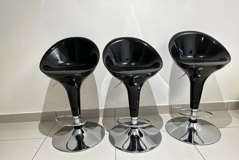 Adjustable stool (Black,like New)