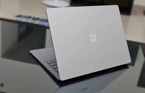 Surface Laptop 3 - (2021) - 10th GEN Core i5 - 4k touch Like new condition-image
