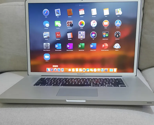 Apple MacBook Pro - 17 inches display-pic_3