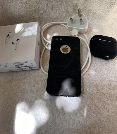 Original iPhone SE new condition with AirPod and all accessories-pic_1