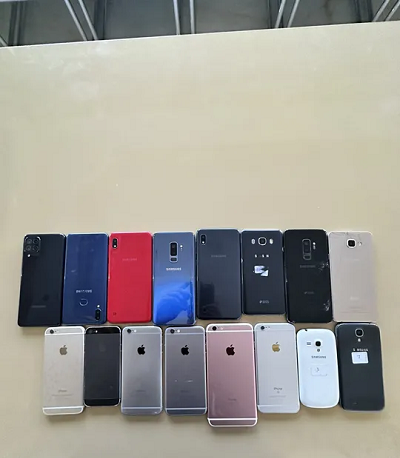 16 Phones & 59 Watches for sale-pic_1
