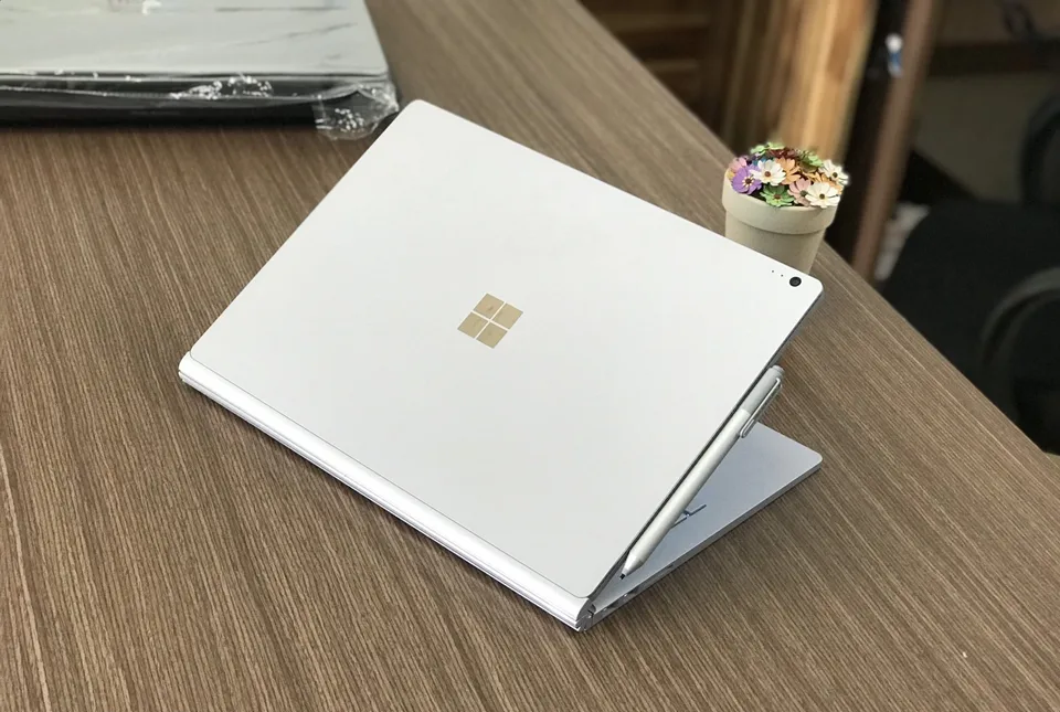 Microsoft Surface Book 2 - Core i7/16/512 4k touch with nvidia GPU - Detachable Pro Laptop-pic_3