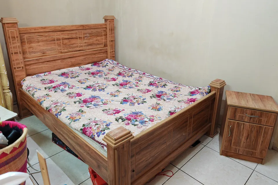 Bed & Bed Set queen size bed