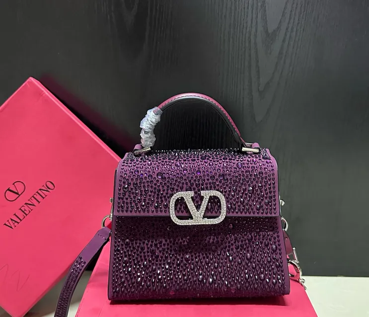 luxury model would famous women's handbag