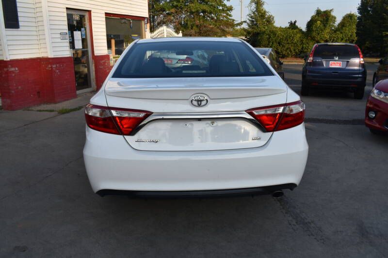2016 Toyota Camry SE AED 16,000