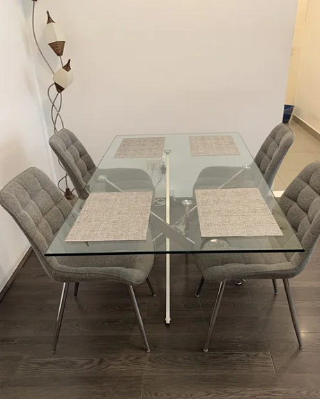 Luxury 4 seater Glass-Dining table brand new condition from Homes r us