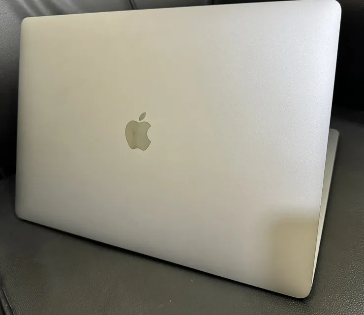 MacBook Pro 16 Inch Touch Bar 8 Core i9 64GB