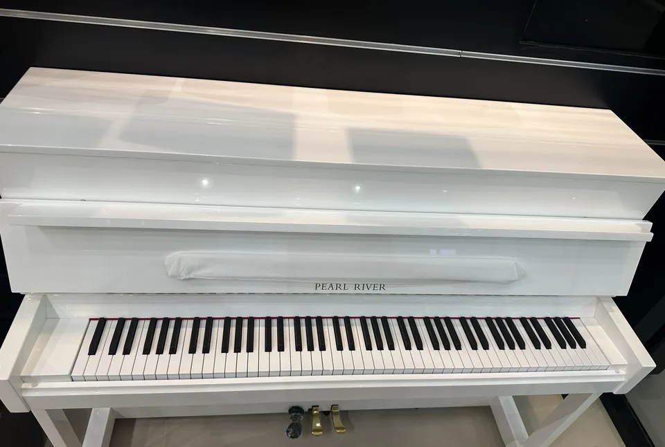 Pearl River EU-110 upright white piano-image