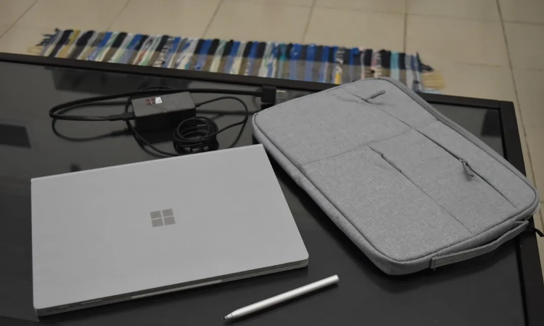 Microsoft Surface Book 2 in 1 - Core i7/16gb/512gb 4k Touch + Nvidia GPU laptop with windows 11 PRO-pic_2