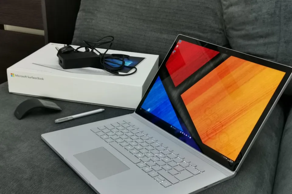 Surface Book 2 (15 inch) 6gb NVIDIA GPU - Complete Package-pic_1