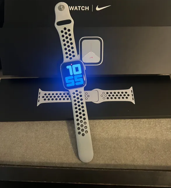 Apple Watch Nike Series 5 44MM Silver color