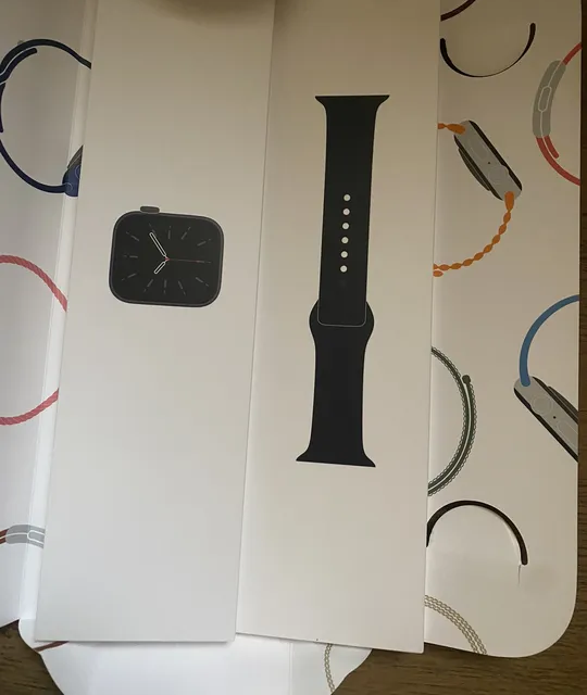 Apple Watch Series 6, 44mm, Cellular + GPS in box
