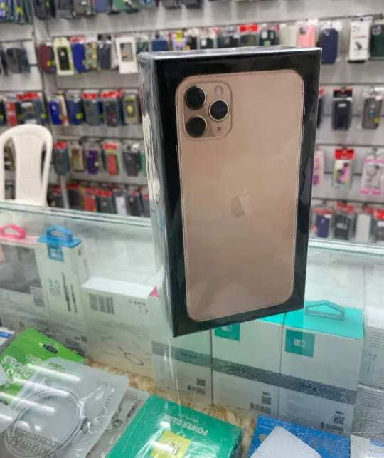Iphone 11 pro max 256GB 1 year warranty delivery available in all UAE