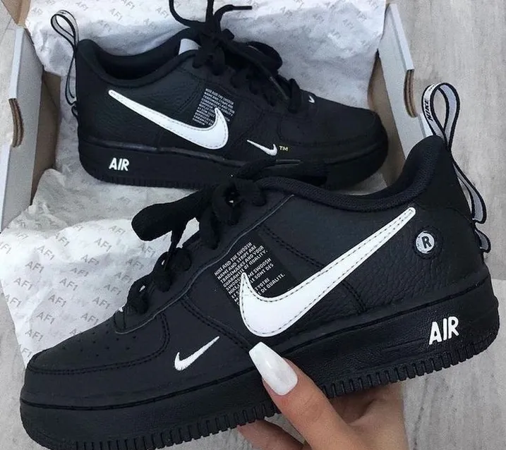 NIKE AIR FORCES BLACK REAL