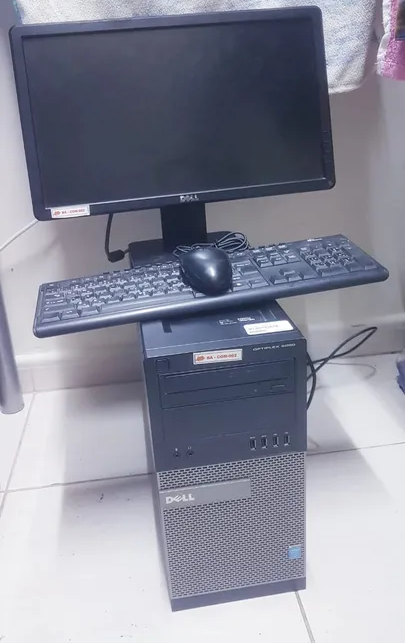 Dell desktop with LCD screen-image
