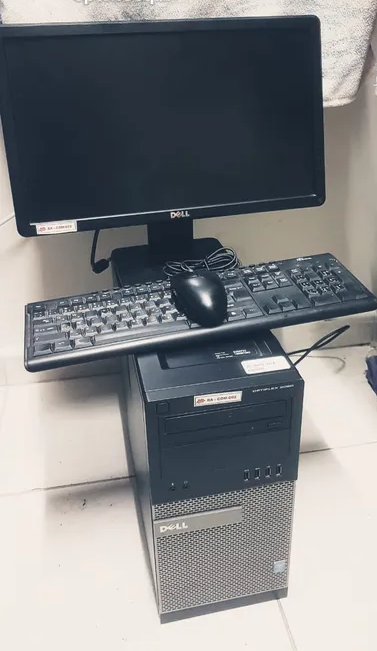 Dell desktop with LCD screen-pic_2