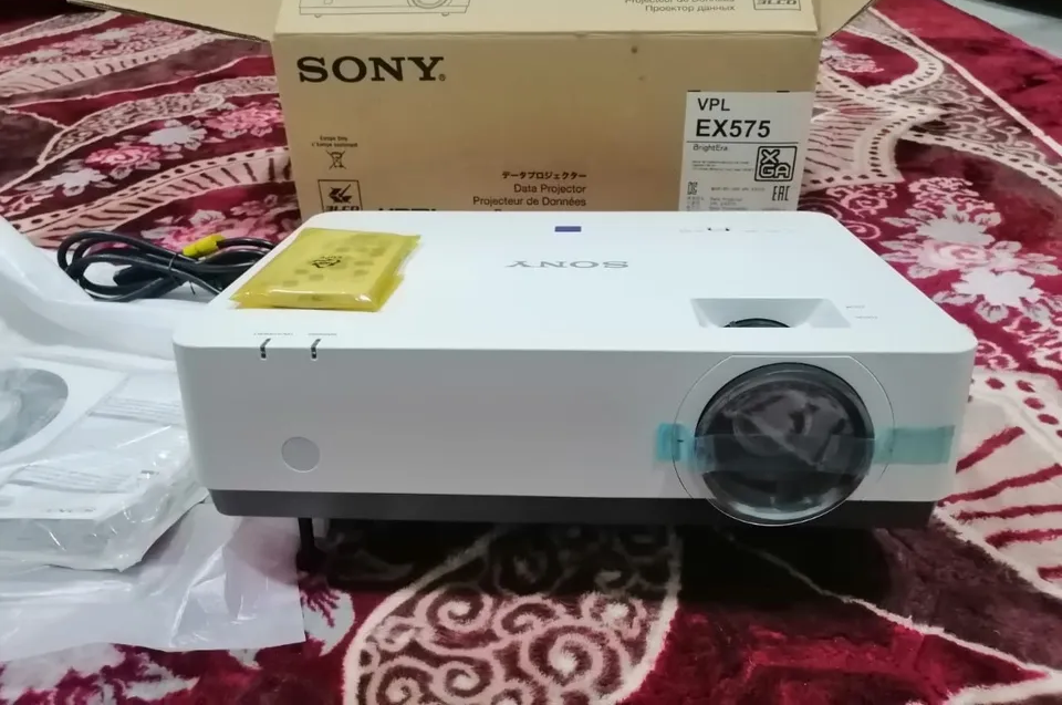 Sony vpl Ex575 projector-image
