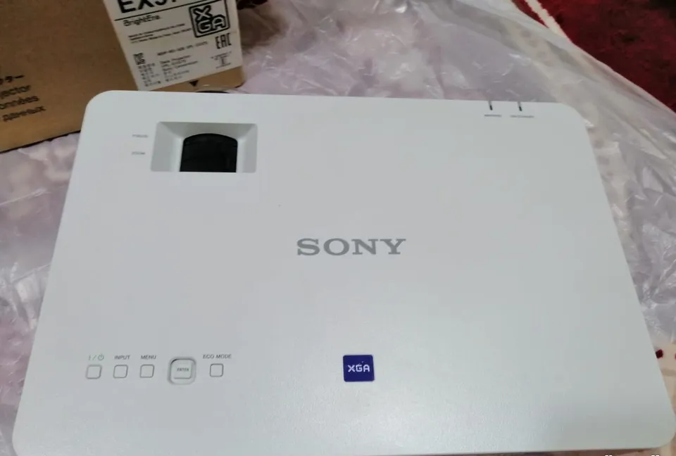 Sony vpl Ex575 projector-pic_1
