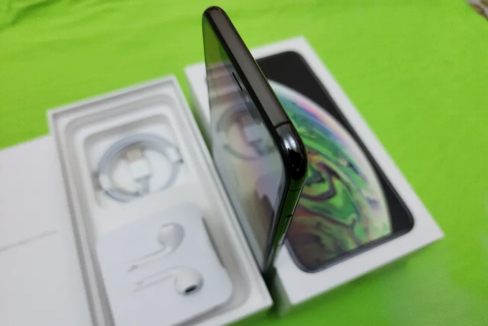 Apple Iphone XS 256GB Gray Color-pic_2