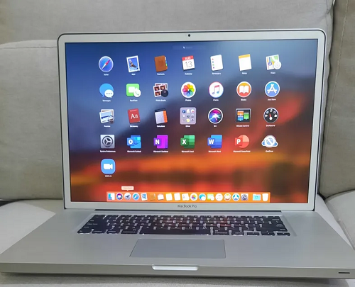 Apple MacBook Pro - 17 inches display-pic_1
