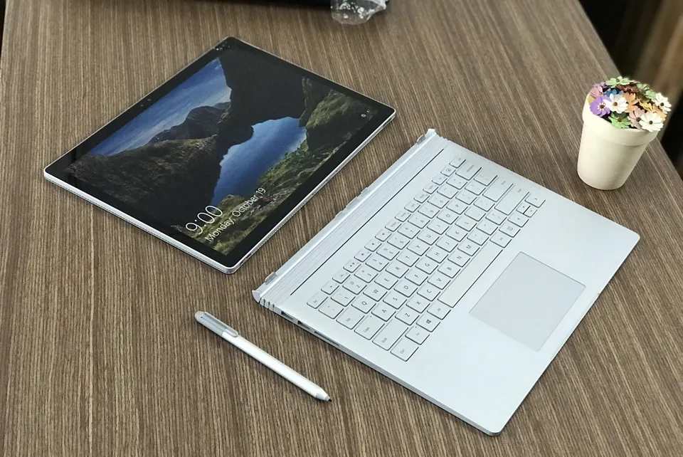 Microsoft Surface Book 2 - Core i7/16/512 4k touch with nvidia GPU - Detachable Pro Laptop