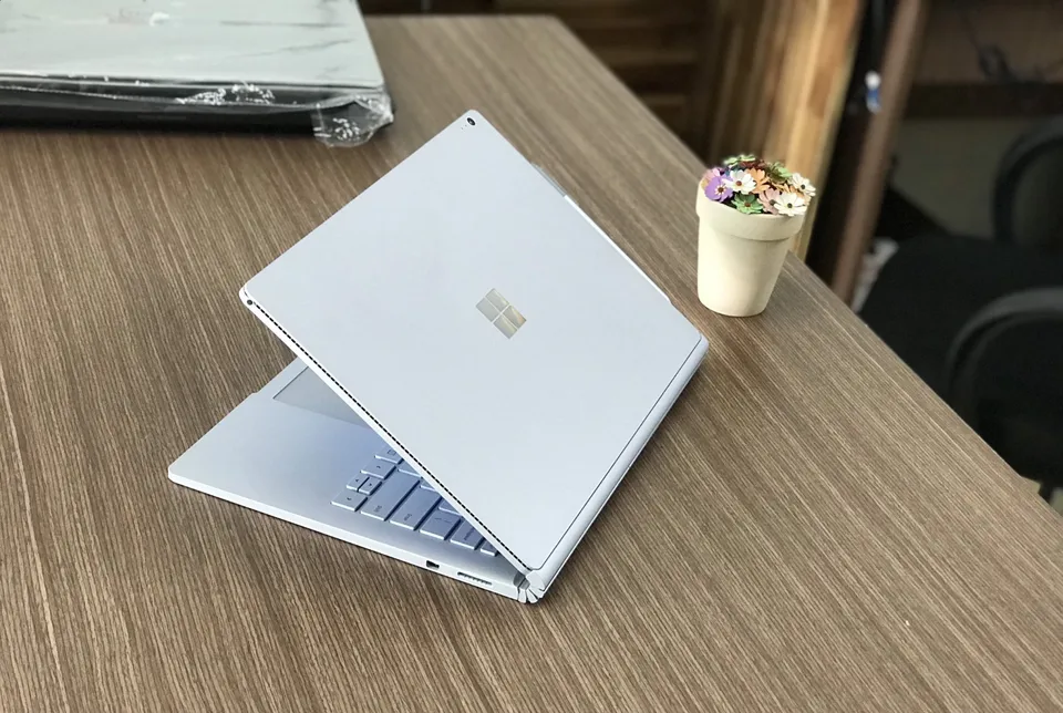 Microsoft Surface Book 2 - Core i7/16/512 4k touch with nvidia GPU - Detachable Pro Laptop-pic_3