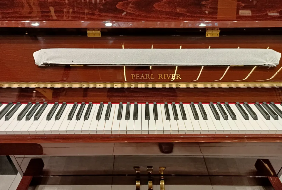 Pearl River Upright Piano UP-109D-image