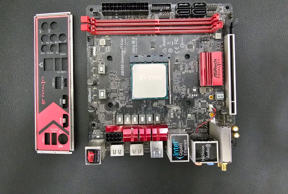 Computer parts for sale (AMD Ryzen 5 1600 + motherboard + power supply unit)