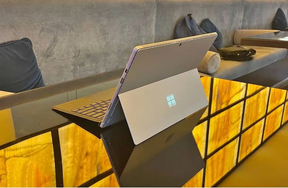 Surface Pro 5 (Core i5) + Keyboard + Charger + Windows 11 - Original Microsoft detachable laptop