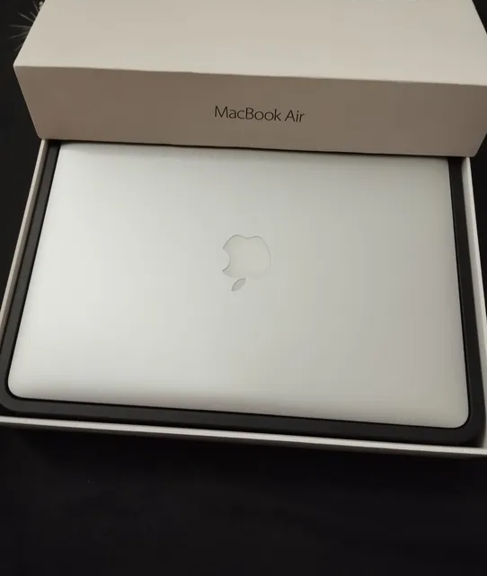 MacBook Air Core i5 (2017) Like new, with box-pic_1
