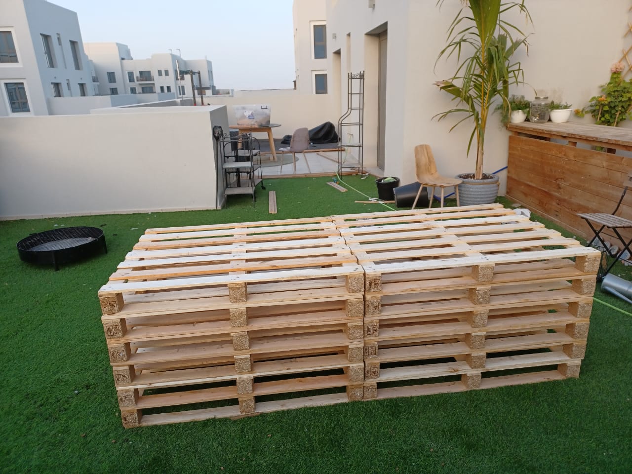 wooden pallets outdoor 0555450341-image