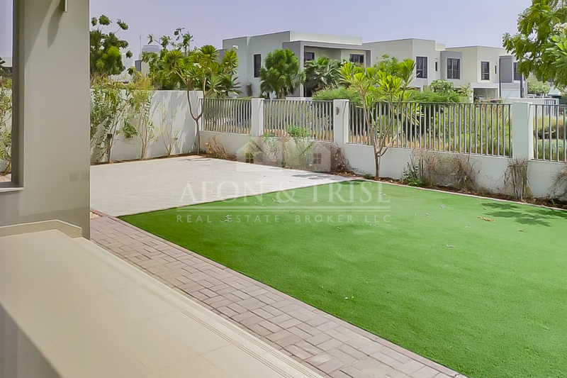 Exclusive Investor Deal | Beautiful Landscaped  Villa | Corner Unit-pic_2