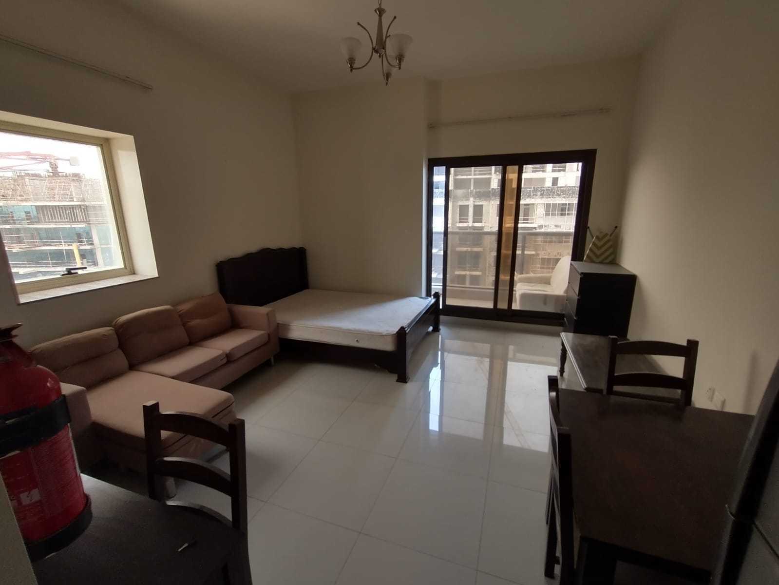 Furnished Studio | Vacant | With Balcony & Parking-pic_3