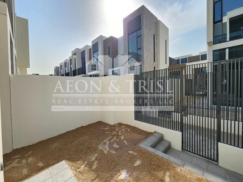 13 Months | Brand New Townhouse For Rent | Near Pool and Park-pic_1